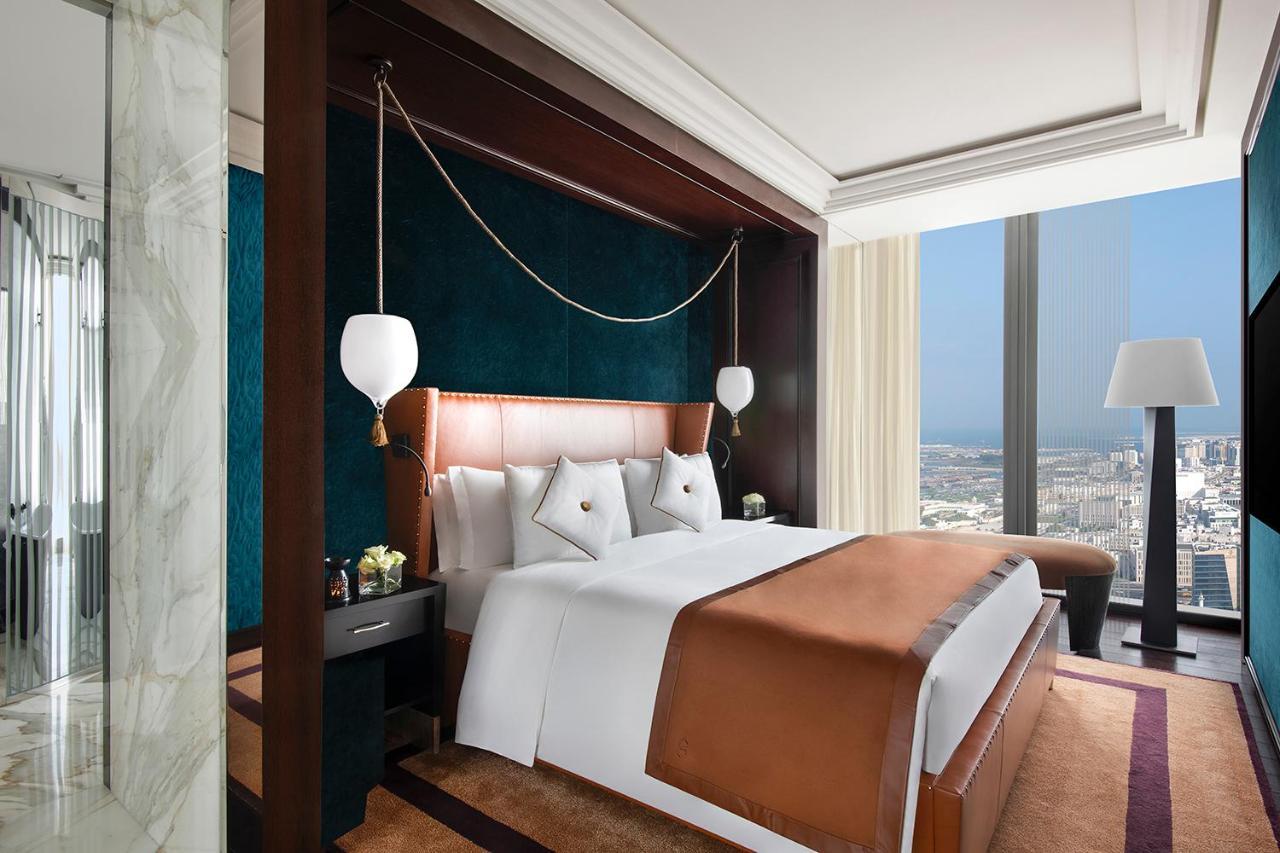 Banyan Tree Doha At La Cigale Mushaireb Exterior foto A bedroom at the Ritz-Carlton, DIFC