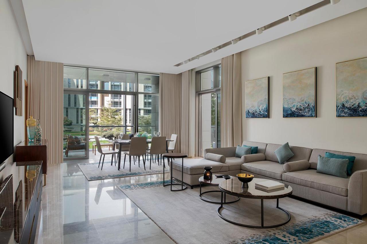Banyan Tree Doha At La Cigale Mushaireb Exterior foto A living room at the Ritz-Carlton, DIFC