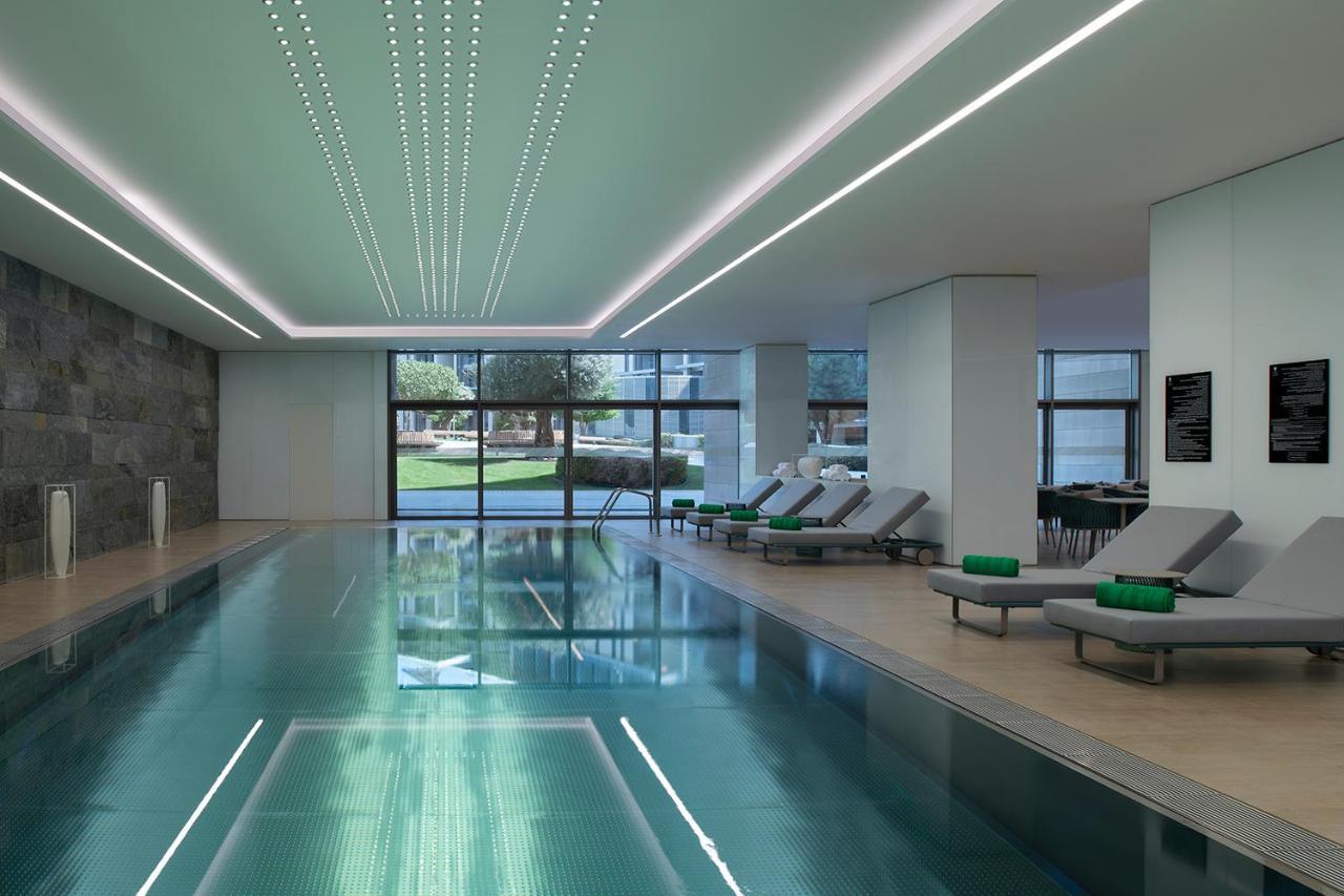 Banyan Tree Doha At La Cigale Mushaireb Exterior foto The swimming pool at the hotel